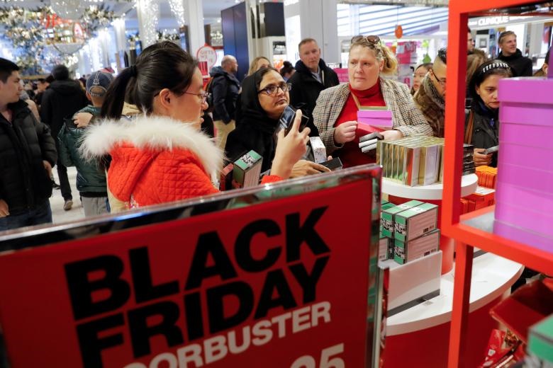 تصاویر | هجوم آمریکایی‌ها به فروشگاه‌ها در جمعه سیاه